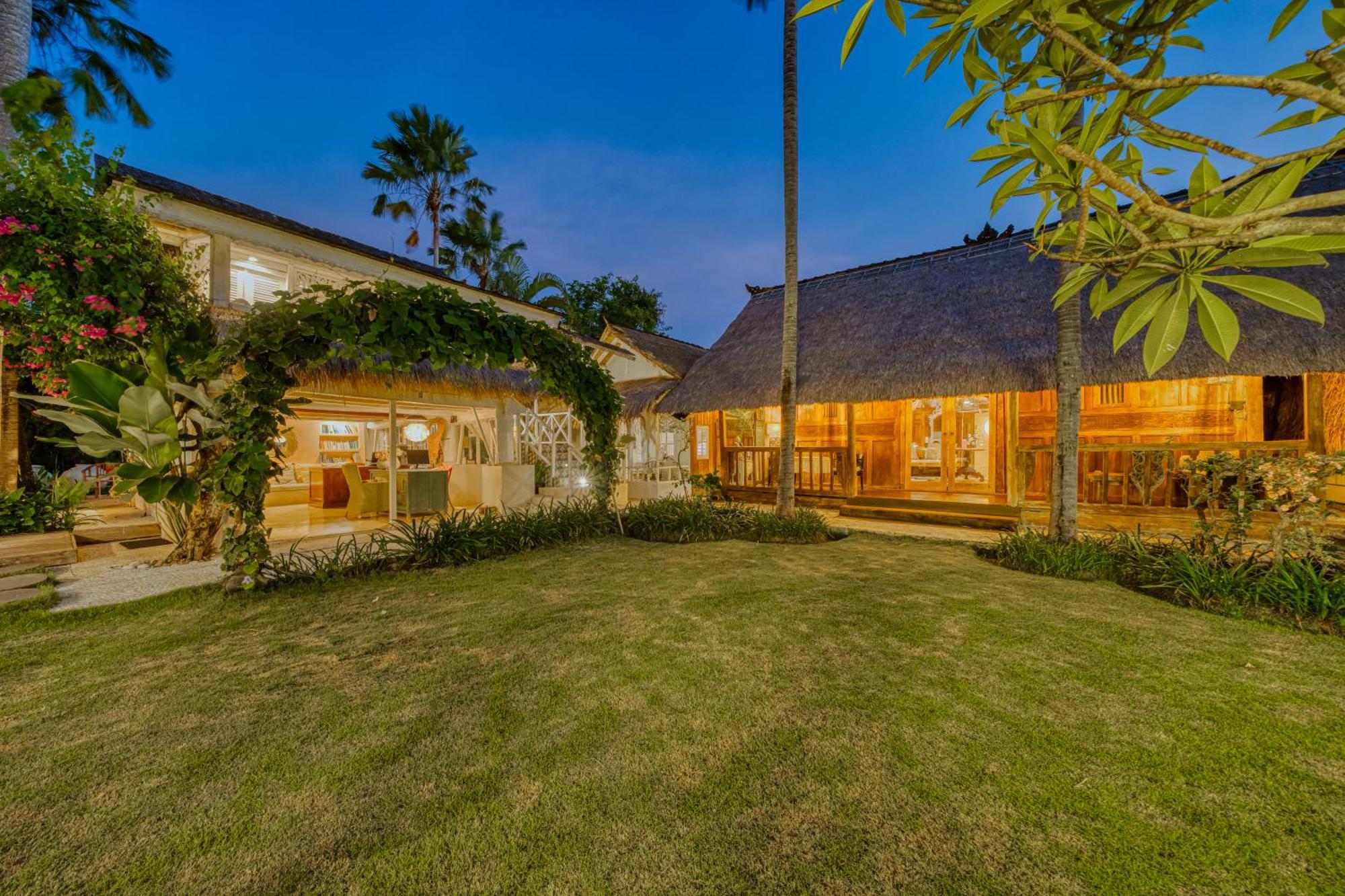 Villa Kalis, 10 Bedroom Family And Group Villa Seminyak Kültér fotó